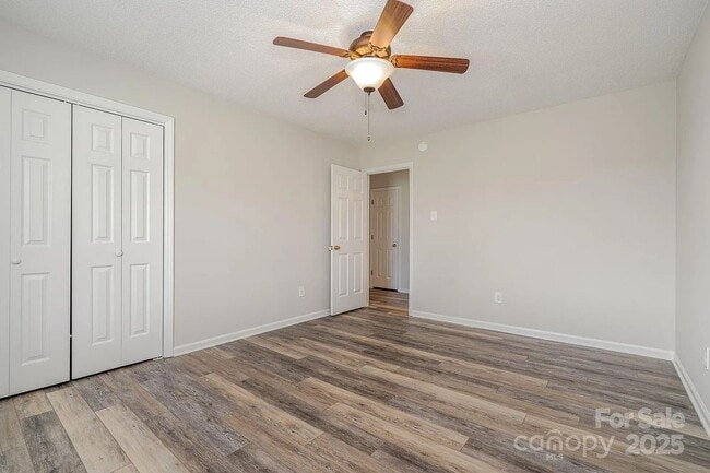 Building Photo - Fully Remodeled | 2BR/1.5BA Condo | Willowbrook