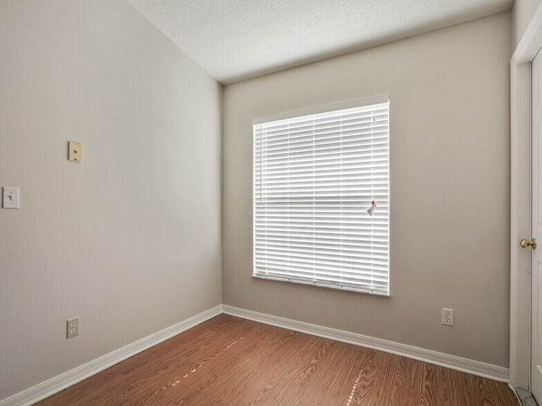 Building Photo - 11838 Foxglove Dr