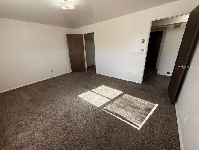 Building Photo - CS-1070 E 800 N