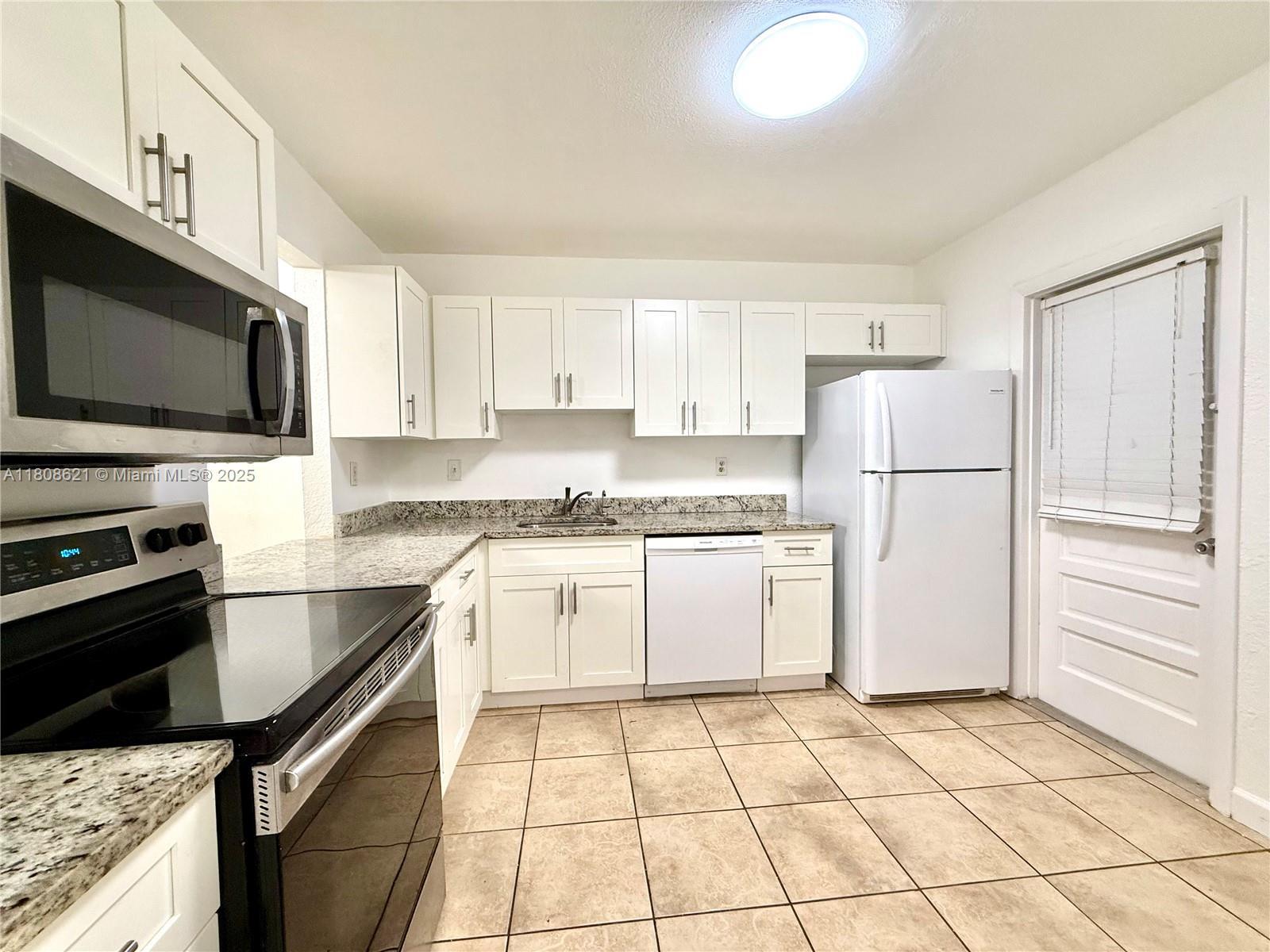 Building Photo - 2500 SW 81st Ave