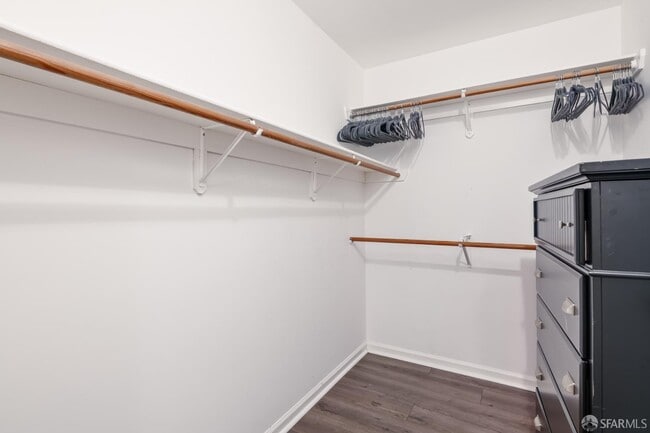 Building Photo - 600 Chestnut St