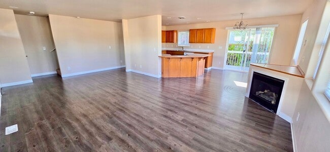 Building Photo - Modern 3-Bed Duplex with Hilltop Views and...