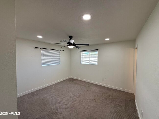 Building Photo - 301 N Apache Dr