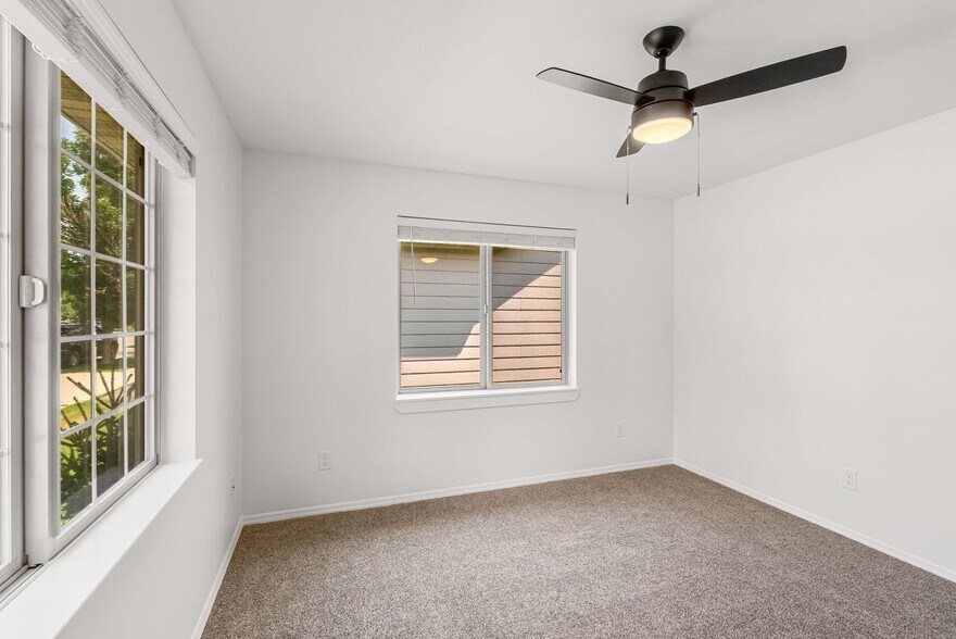 Building Photo - 1397 N River Rock Dr