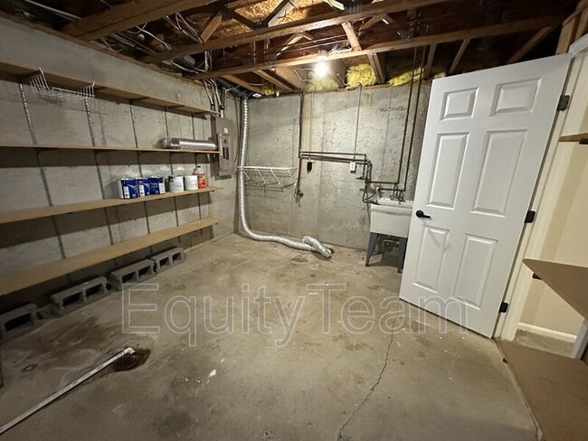 Building Photo - 9133 Dominion Cir