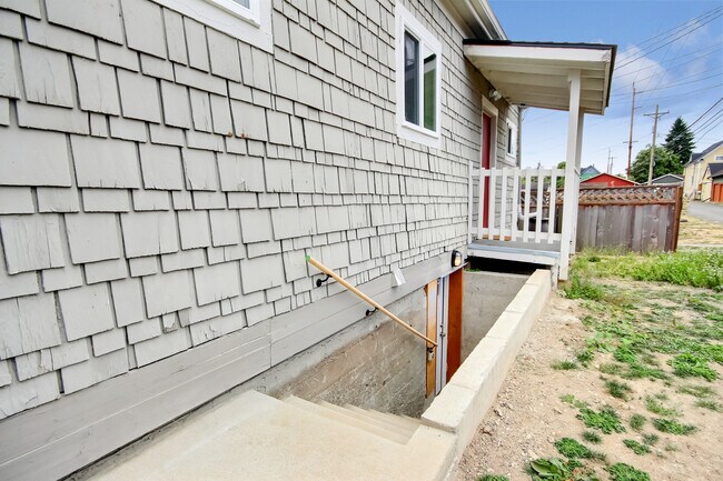 Building Photo - 1510 S 15th St