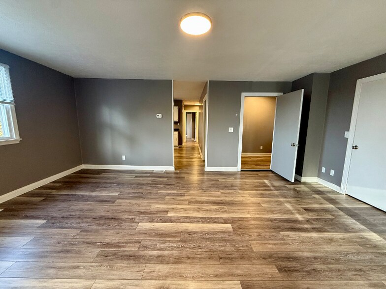 Building Photo - 801 Grand St