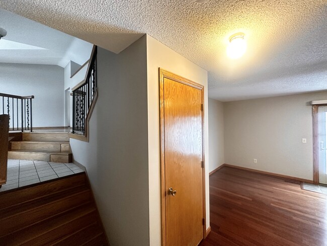 Building Photo - 9403 Lakeside Trl