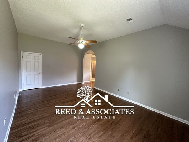 Building Photo - Nice 3 Bedroom in Collierville!