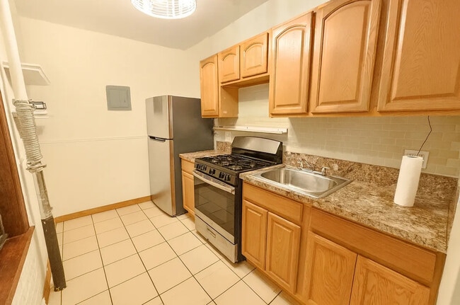 Building Photo - 2819 21st Ave