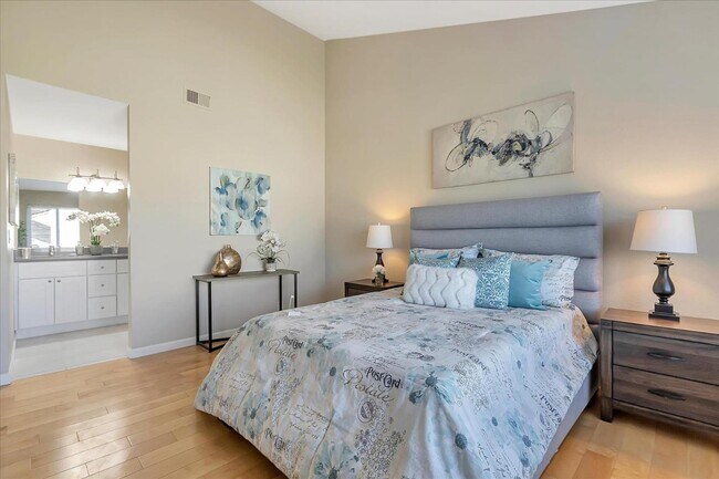 Building Photo - 6640 Bunker Hill Ct