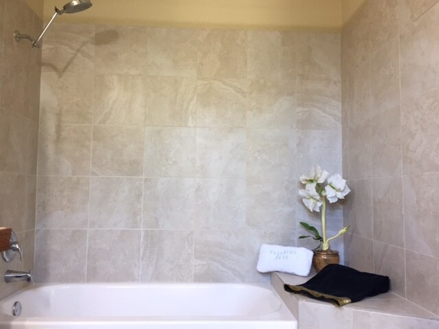 Building Photo - 9810 Lake Ridge Dr