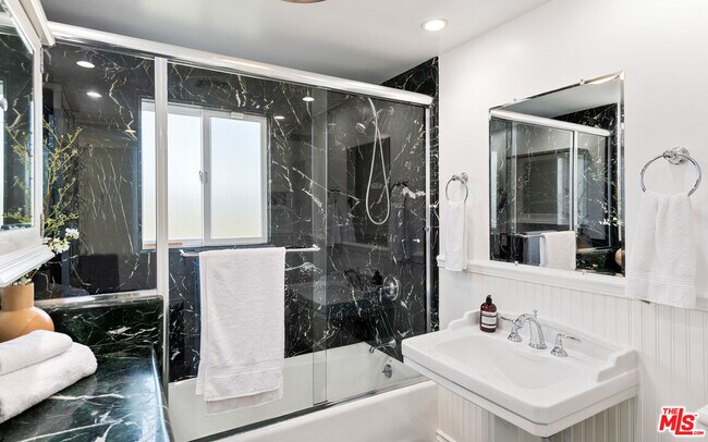 Building Photo - 18100 Wakecrest Dr