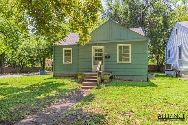 Primary Photo - 901 Ratone St