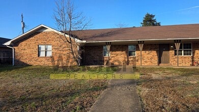 Building Photo - 3 bedroom, 2 bath apartment in Jonesboro