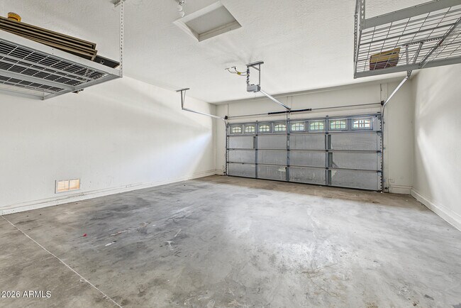 Building Photo - 15398 W MacKenzie Dr