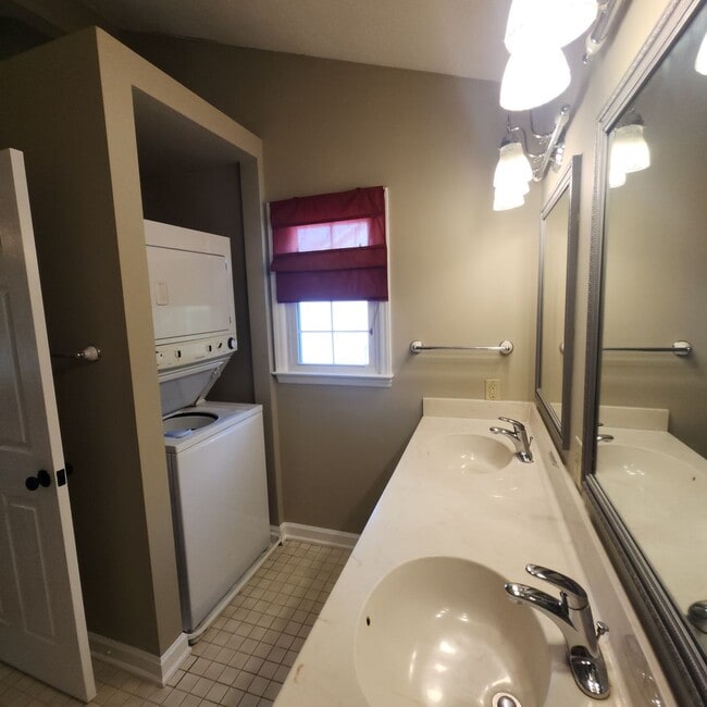 Building Photo - SPACIOUS 2-Story House with Basement in Ab...