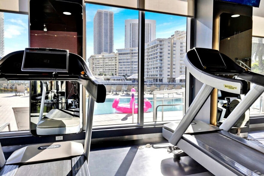 Building Photo - 1180 E Hallandale Beach Blvd