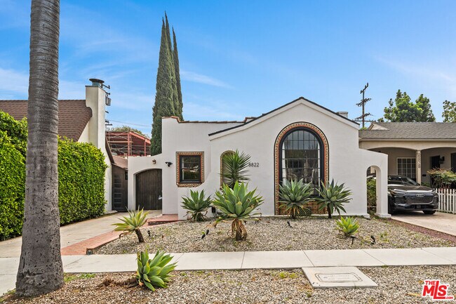 Building Photo - 8822 Rosewood Ave