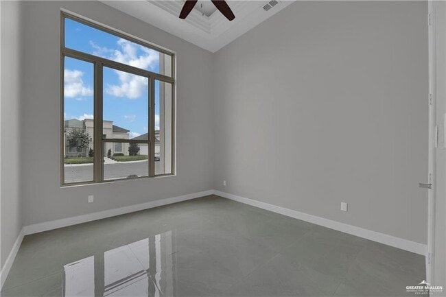 Building Photo - 17 Viola St