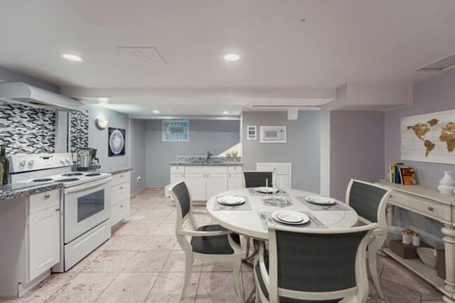 Building Photo - Stylish Home in the Heart of Highland with...