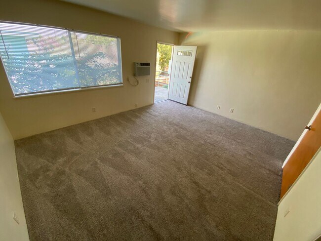 Building Photo - Cute studio for rent in Visalia