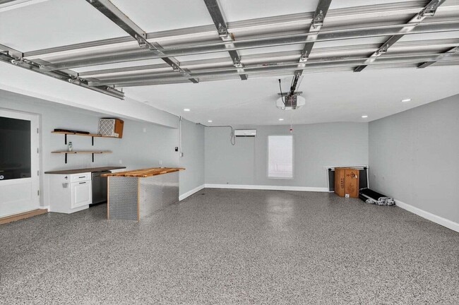 Building Photo - 714 SW 25th Ave