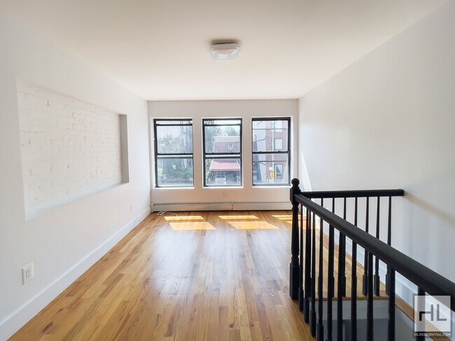 Building Photo - 515 Evergreen Ave