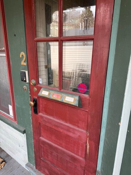 Building Photo - 8 Hurlbut St