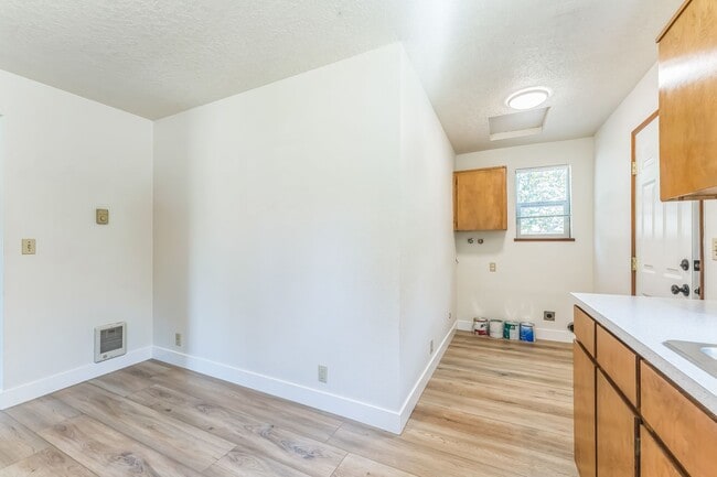 Building Photo - 2402 16th Ave