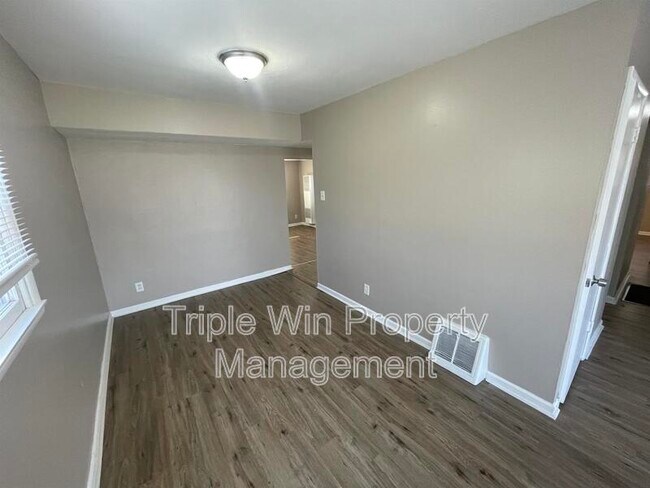 Building Photo - 360 Shepley Dr