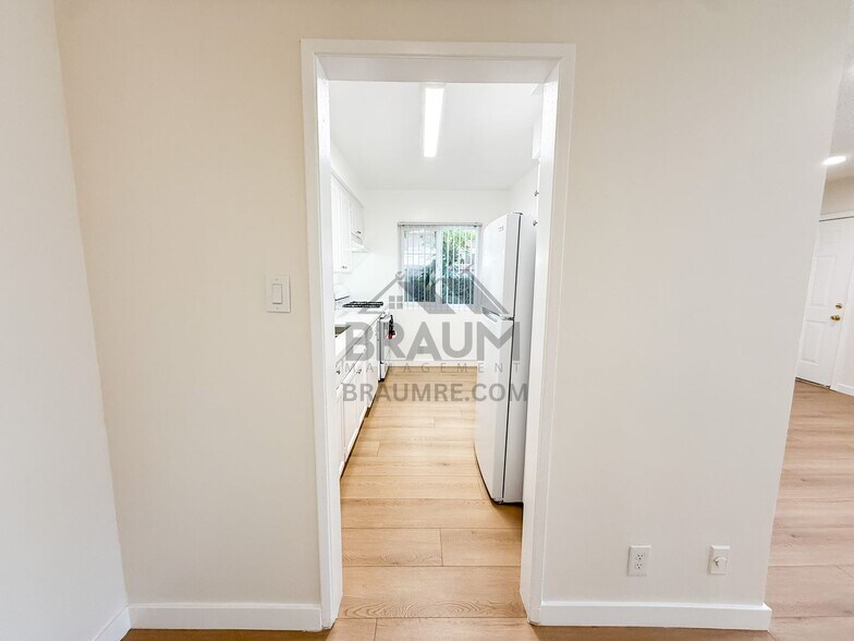 Building Photo - 5433 Sepulveda Blvd