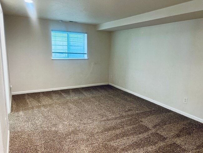 Building Photo - Simpson310