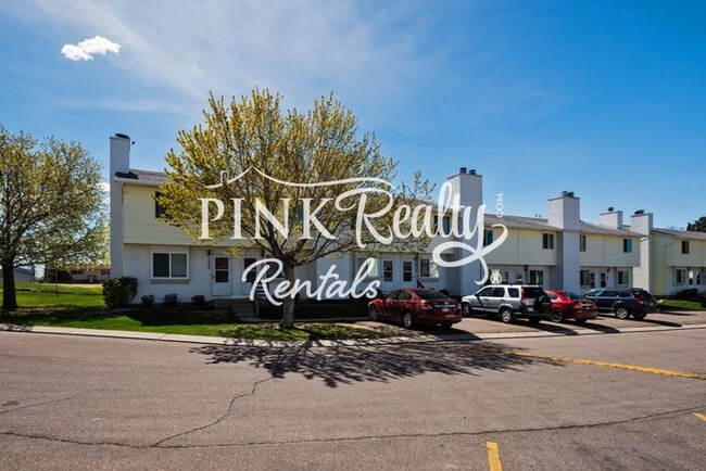 Building Photo - Great 2-Story Townhome in Soaring Eagle