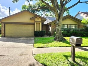 Building Photo - 2118 Hickory Lawn Dr