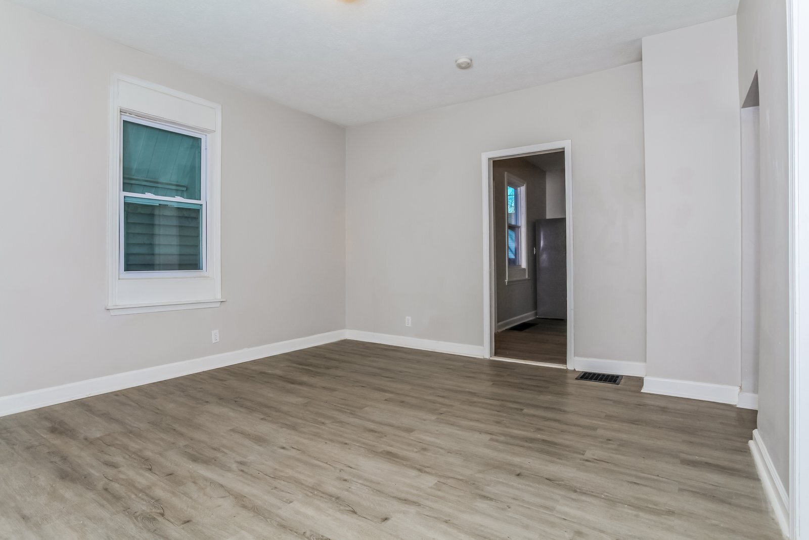 Building Photo - 2420 Freeman Ave