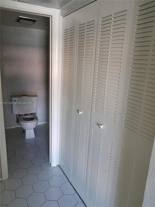 Building Photo - 8605 W Sample Rd