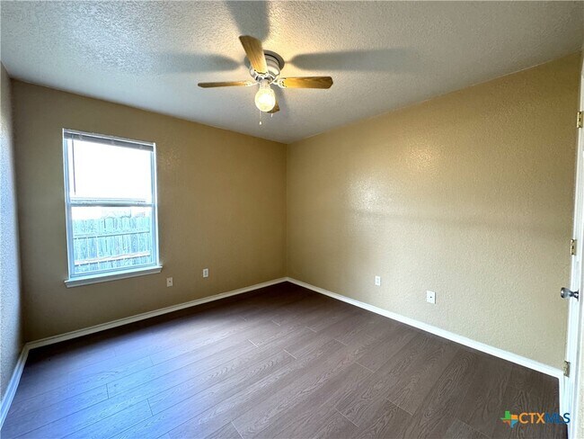 Building Photo - 2806 Maria Dr