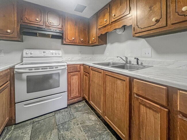 Building Photo - Santa Fe Cr.