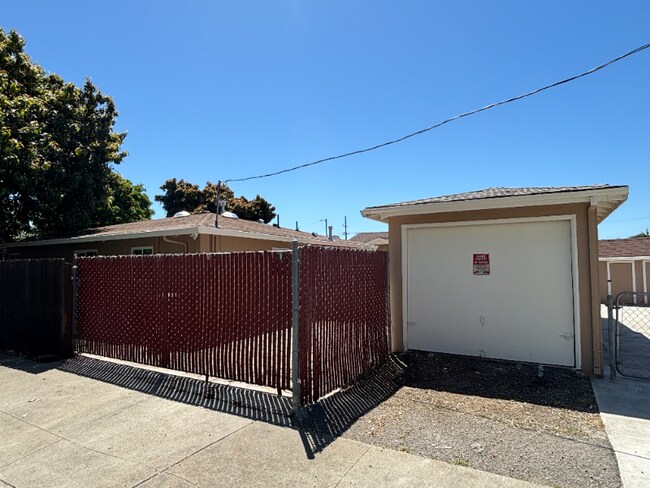 Building Photo - 147 El Dorado Ave