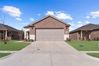 Building Photo - 825 Hidden Eddy Dr
