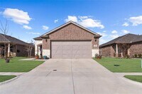 Building Photo - 825 Hidden Eddy Dr
