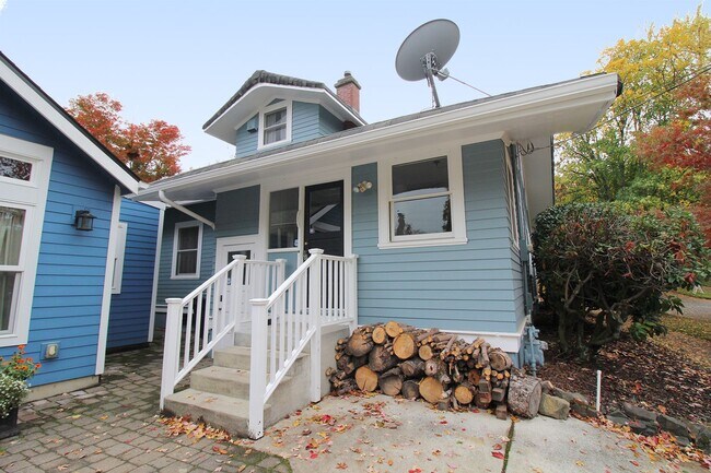 Building Photo - 803 NE Laurelhurst Pl