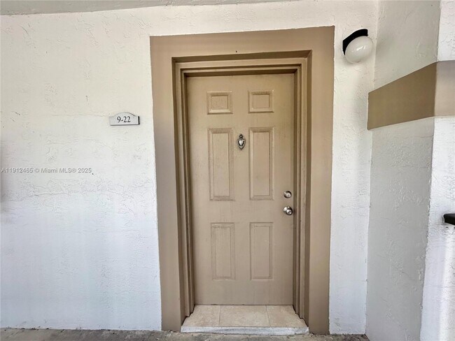 Building Photo - 540 S Park Rd