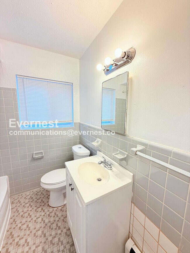 Building Photo - 15601 Schoolcraft Rd