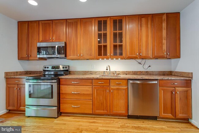 Building Photo - 11121 Watermans Dr