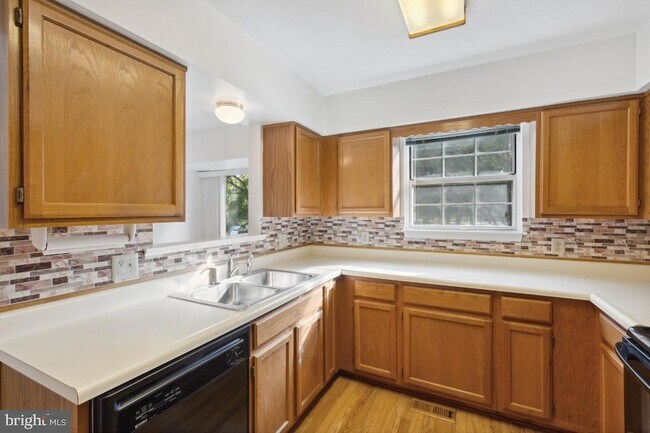 Building Photo - 18221 Fox Chase Cir