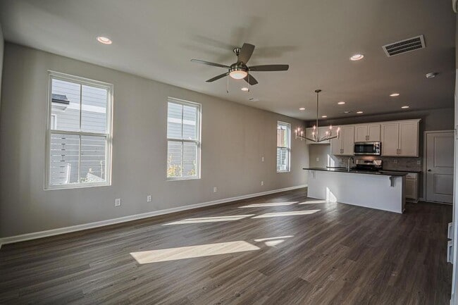 Building Photo - 104 Black Gum