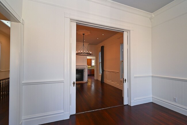 Building Photo - January Special!  Elegant 4 br/2 ba Victor...