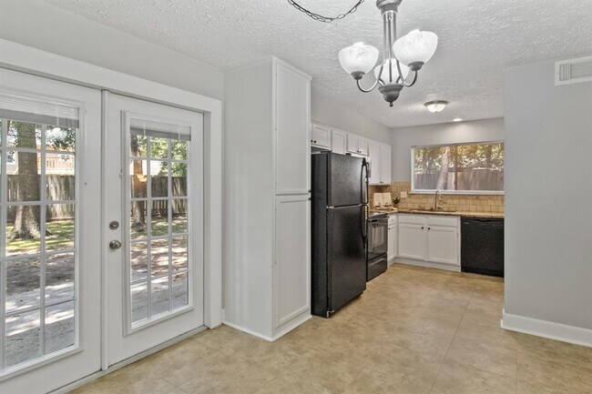 Building Photo - 11823 S Red Cedar Cir